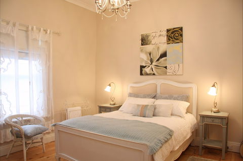 Azalea Cedar-Rose Villa - Accommodation VIC 2