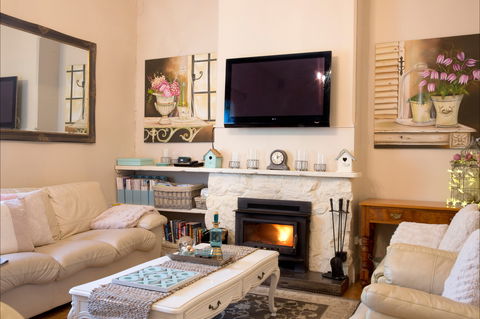 Azalea Cedar-Rose Villa - Accommodation VIC 4