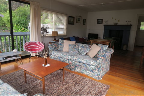 Binalong Bay Beach Shack - Accommodation VIC 7