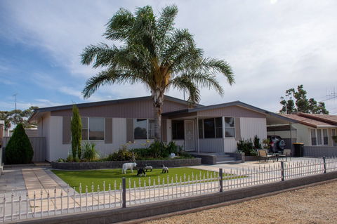 Chrissie's Palace - Accommodation VIC 0