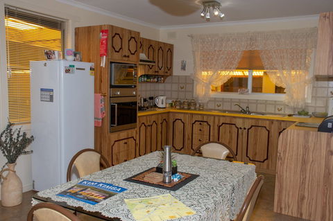 Chrissie's Palace - Accommodation VIC 4