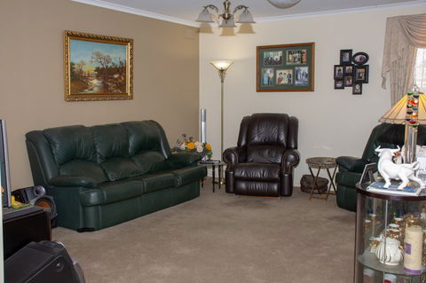 Chrissie's Palace - Accommodation VIC 6
