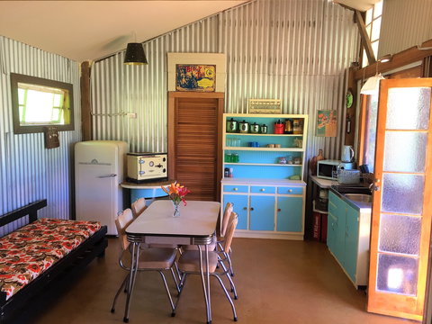 Fig Tree Retro Studio - Accommodation VIC 6
