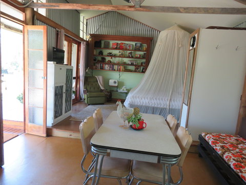 Fig Tree Retro Studio - Accommodation VIC 7