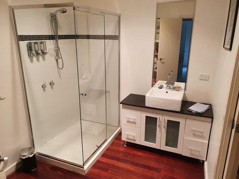 Huntly Lodge - Accommodation VIC 3