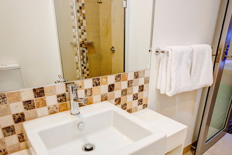 Mantra Charles Hotel - Accommodation VIC 3