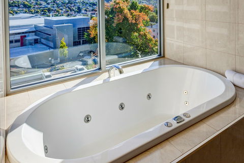 Mantra Charles Hotel - Accommodation VIC 7