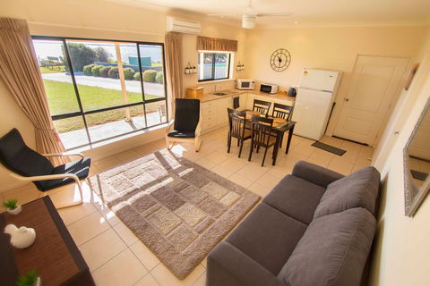Pelican Perch Retreat - Accommodation VIC 3