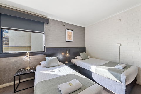 The Cornwall Historic Hotel - Accommodation VIC 6