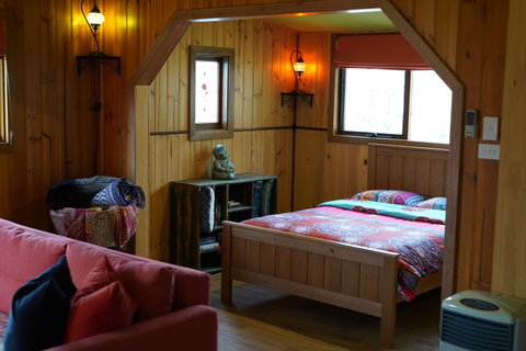Tiandi Wildlife Sanctuary Farm Stay - Jambalaya Cottage - Accommodation VIC 1