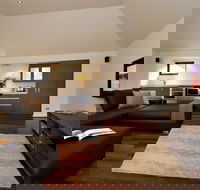 Chandeliers on Abbey - Accommodation VIC