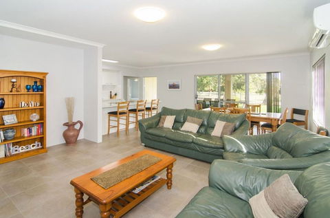 Fairway Isle - Accommodation VIC 4
