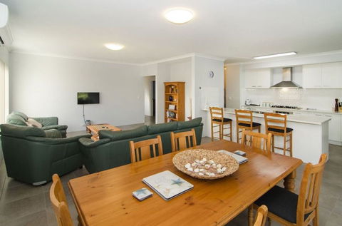 Fairway Isle - Accommodation VIC 5
