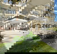St George's Defence Holiday Suites incorporating The Garland Luxury Apartments - Accommodation VIC