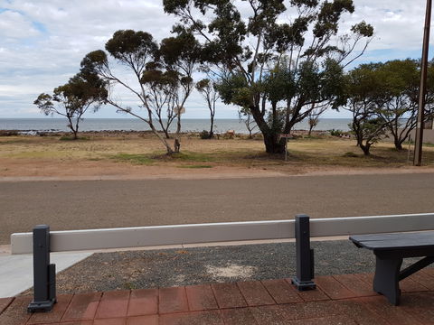 Sunset Sippers - Accommodation VIC 0