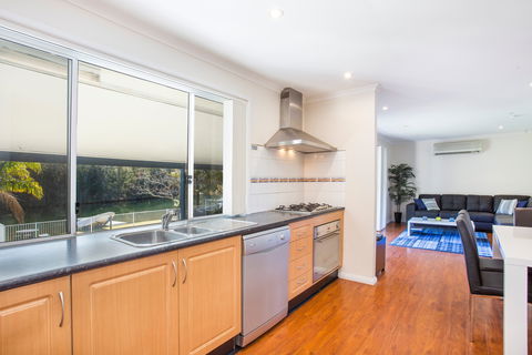 Waterfront Wonder At Lake Conjola - Accommodation VIC 2