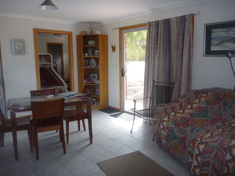 Yakkalla Holiday Cottage - Accommodation VIC 3