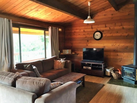 Cedar House - Accommodation VIC 1
