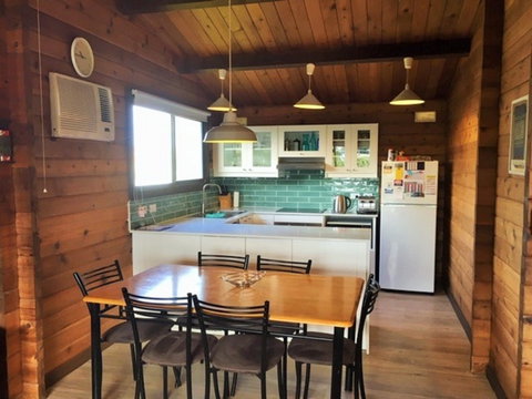Cedar House - Accommodation VIC 2