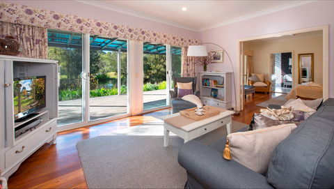 Crystal Creek Meadows Luxury Cottages And Spa Retreat - Accommodation VIC 1