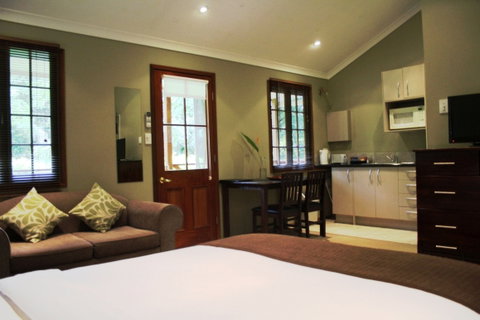 Sunshine Valley Cottages - Accommodation VIC 1