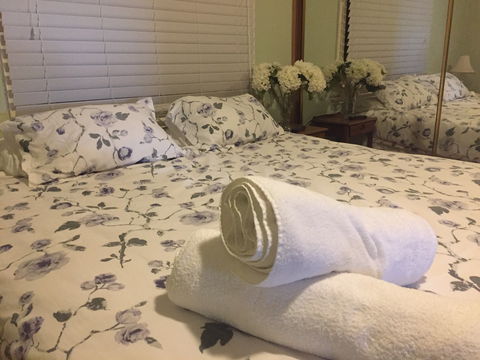 Catania Cottage And Farmhouse - Accommodation VIC 2