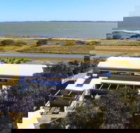 Coorong Aurora - Breathtaking Waterfront Escape - Accommodation VIC