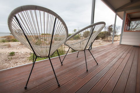 Coorong Aurora - Breathtaking Waterfront Escape - Accommodation VIC 2