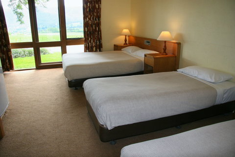 Mountain Creek Motel Bar And Restaurant - Accommodation VIC 2