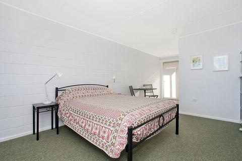 Peterborough House & Motel - Accommodation VIC 1
