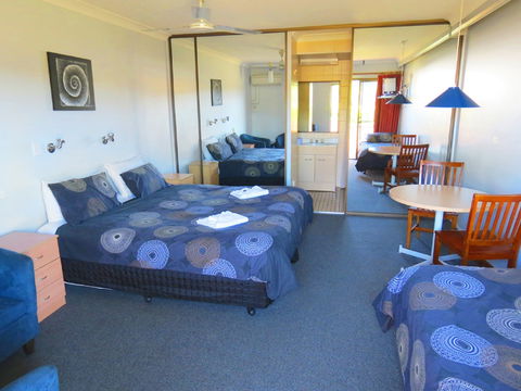Sisleys Motel - Accommodation VIC 0