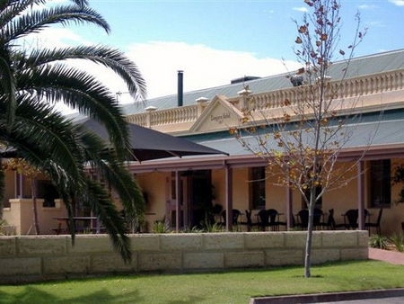 Dongara Hotel Motel - Accommodation VIC 0
