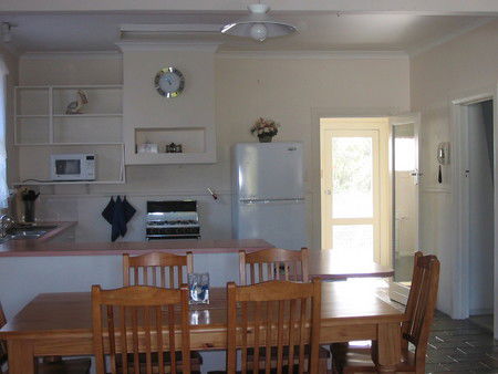 Ocean Pines Holiday Apartments - Accommodation VIC 3