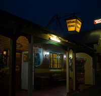 The Bull and Bush Tavern - Accommodation VIC
