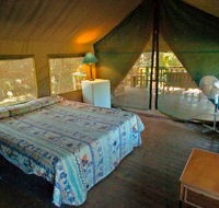 Lions Den Hotel - Accommodation VIC
