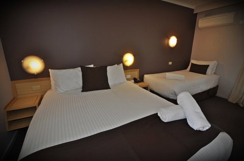 Best Western Hospitality Inn Carnarvon - Accommodation VIC 3