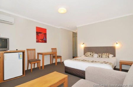 Comfort Inn Crest Mandurah Motel & Apartments - Accommodation VIC 2
