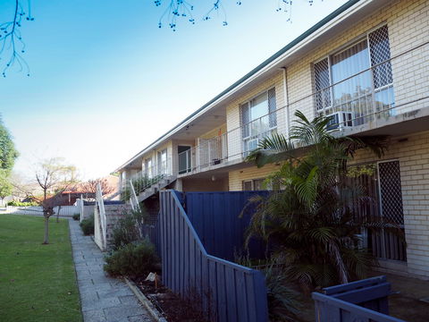 Budget Apartments Como South Perth - Accommodation VIC 1