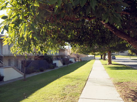 Budget Apartments Como South Perth - Accommodation VIC 2