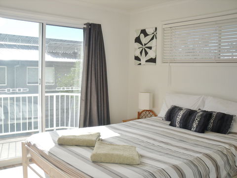 Beachcomber Apartments - Accommodation VIC 1