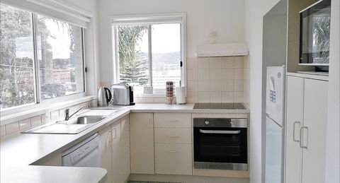 Beachcomber Apartments - Accommodation VIC 2