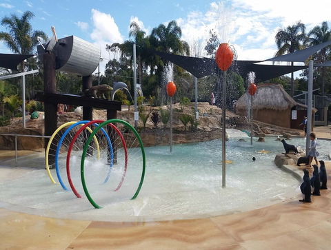 Blue Dolphin Holiday Resort - Accommodation VIC 2