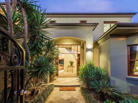 Lakeland Keys Broadbeach - Vogue Holiday Homes - Accommodation VIC 2
