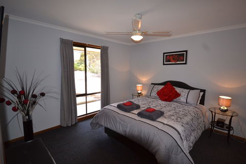 Riverbush Cottages - Accommodation VIC 2