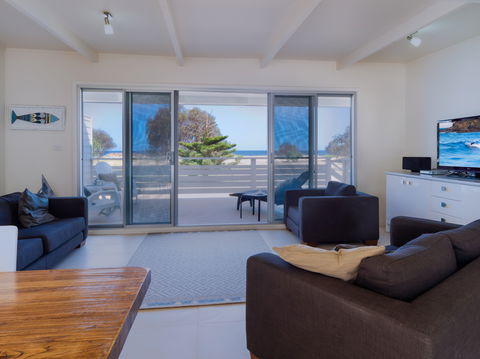 Seaview Getaway | Dunbogan - Accommodation VIC 2