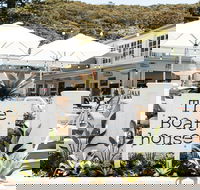 The Boathouse Hotel Patonga - Accommodation VIC