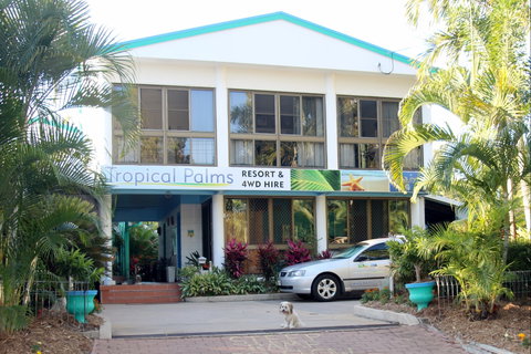 Tropical Palms Resort & 4WD Hire - Accommodation VIC 1