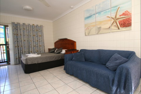 Tropical Palms Resort & 4WD Hire - Accommodation VIC 2
