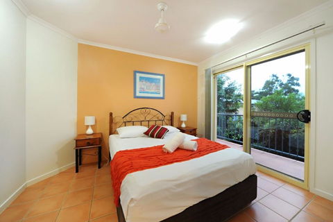 At Beach Court Holiday Villas - Accommodation VIC 2
