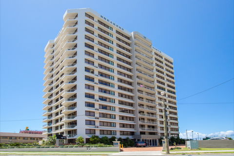 Breakers North - Absolute Beach Front Holiday Apartments - Accommodation VIC 1